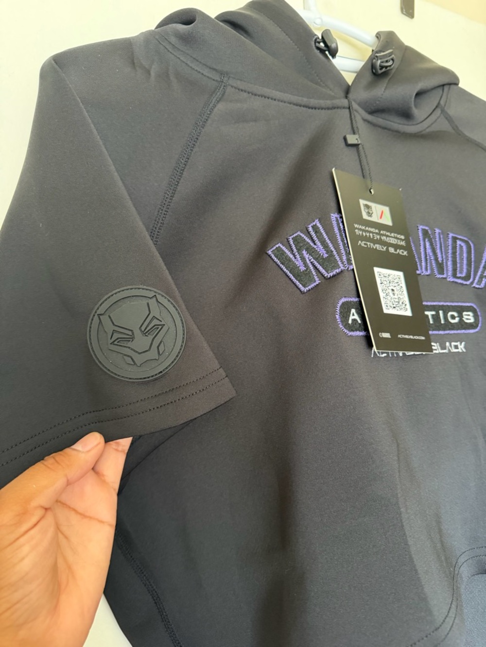 “Actively Black Wakanda Athletics Cropped Hoodie NWT Marvel Black Panther - Picture 6 of 10
